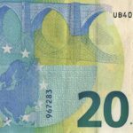 Banconote da 20 euro con numeri di serie speciali, simbolo di un potenziale tesoro nascosto.