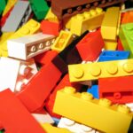 Set Lego rari e ritirati, simbolo di investimento redditizio nel mercato collezionistico.