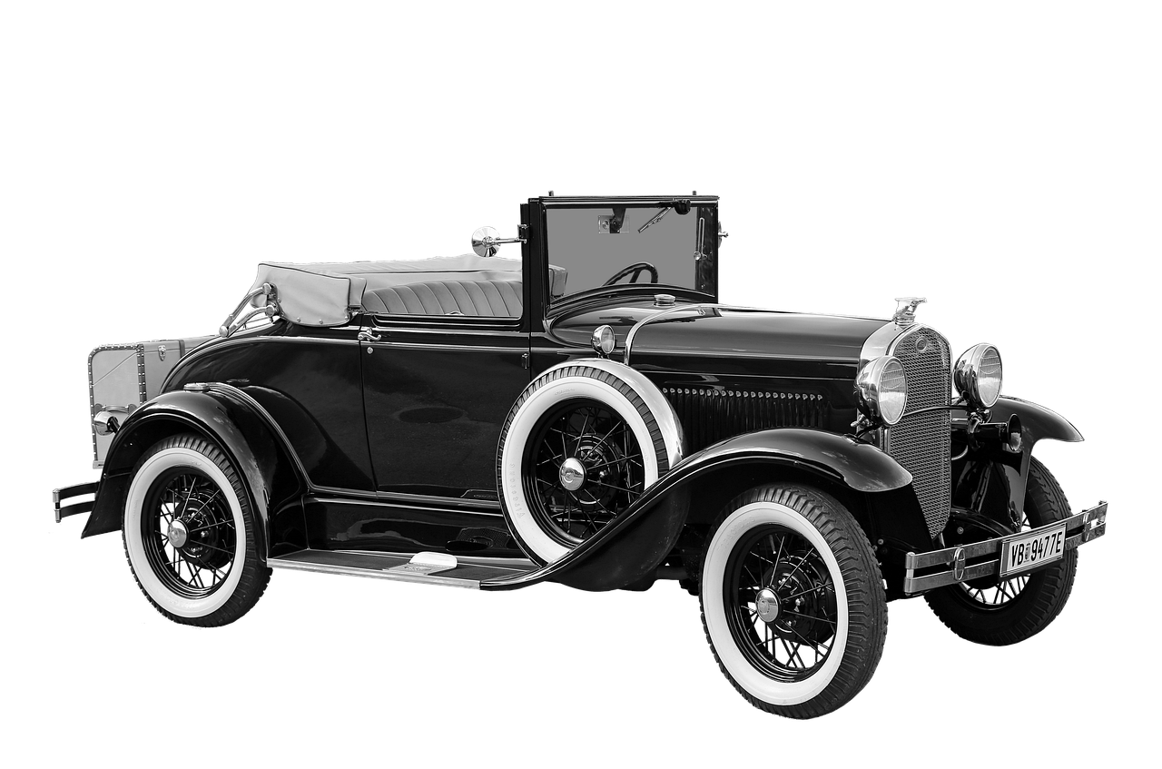 Auto d'epoca in mostra, evidenziando il loro valore e fascino nostalgico.