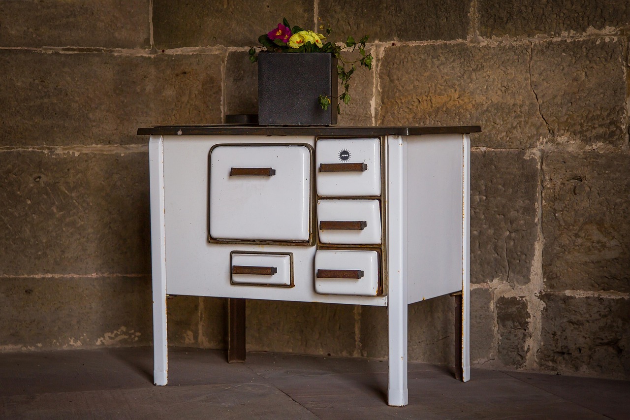 Immagine di una stufa moderna, simbolo del bonus di 8000 euro per la sostituzione in programma per il 2025.